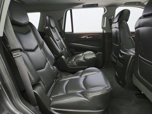 Used 2018 Cadillac Escalade Luxury AWD/4WD image 36