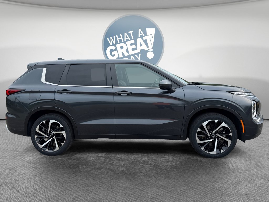 Used 2024 Mitsubishi Outlander SE AWD/4WD image 2