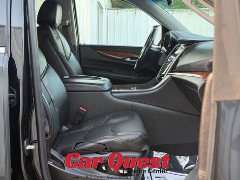 Used 2016 Cadillac Escalade Luxury AWD/4WD image 22