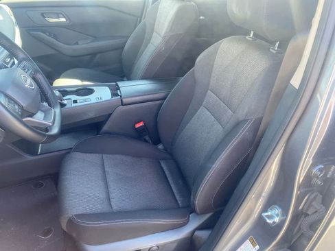 Used 2025 Nissan Rogue SV FWD image 12