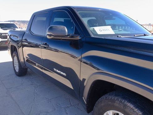 Used 2022 Toyota Tundra SR5 w/ SR5 Convenience Package image 11