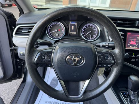 Used 2018 Toyota Camry LE image 22