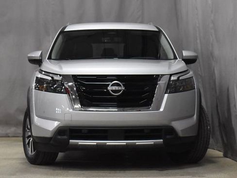 Used 2025 Nissan Pathfinder SL image 4