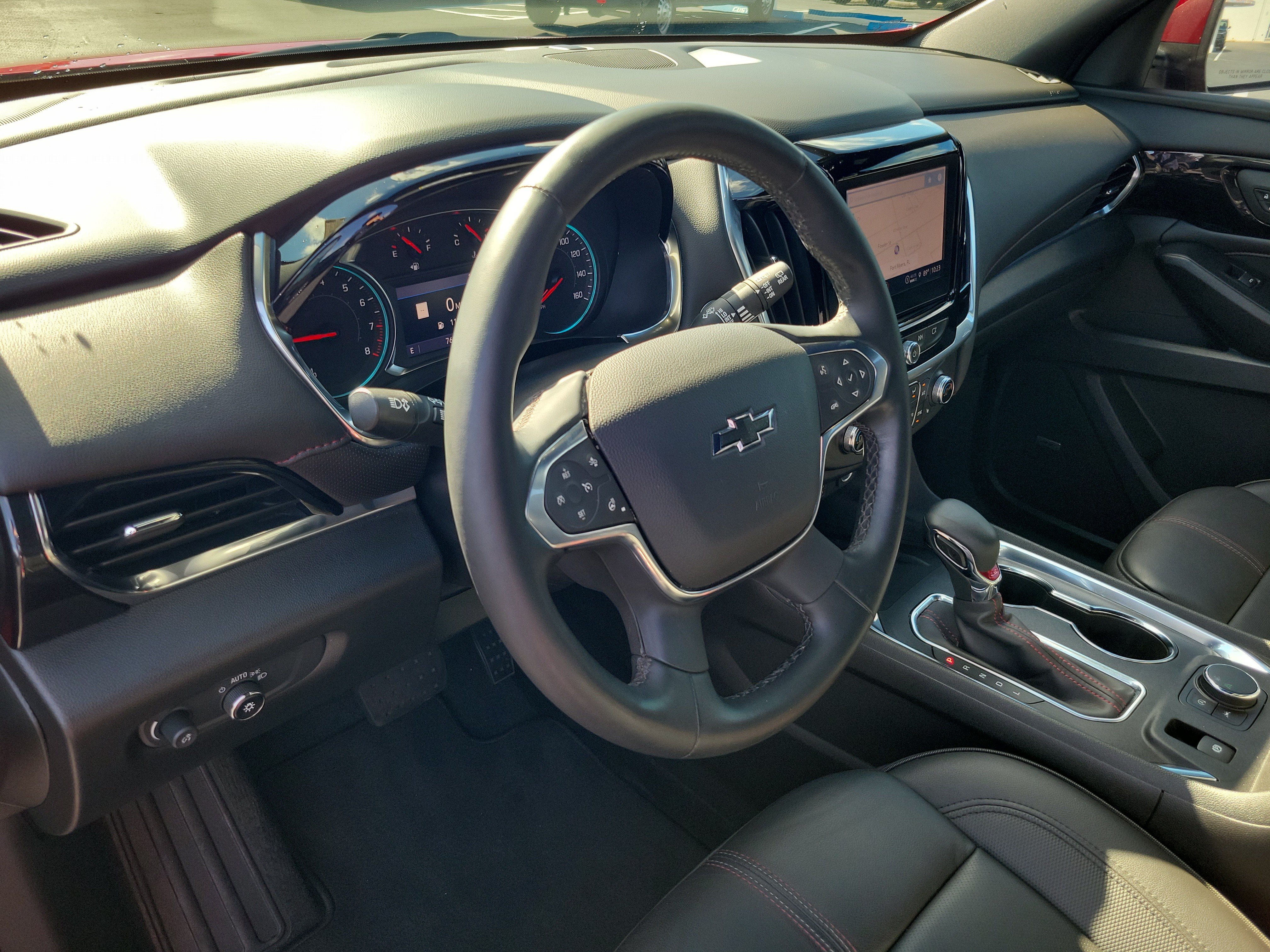 Used 2023 Chevrolet Traverse RS FWD image 17