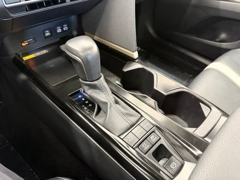 Used 2025 Toyota Camry SE AWD/4WD image 37