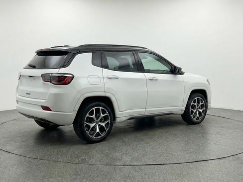 Used 2025 Jeep Compass Limited image 9