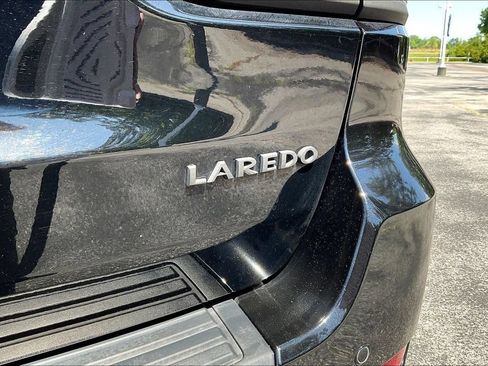 Used 2021 Jeep Grand Cherokee Laredo AWD/4WD image 26