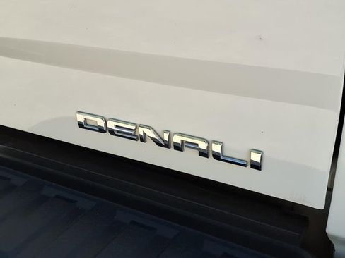 Used 2017 GMC Sierra 2500 Denali w/ Duramax Plus Package image 12