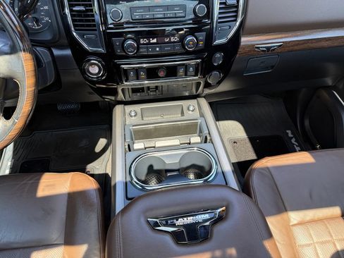 Used 2021 Nissan Titan Platinum Reserve w/ Moonroof Package RWD image 18