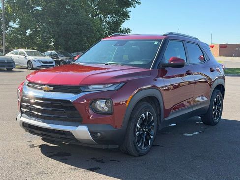 Used 2023 Chevrolet TrailBlazer LT w/ Convenience Package FWD image 2