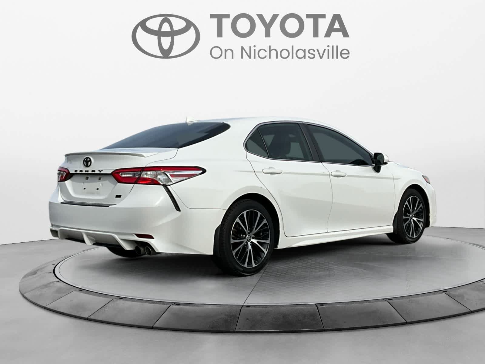 Used 2020 Toyota Camry SE FWD image 5
