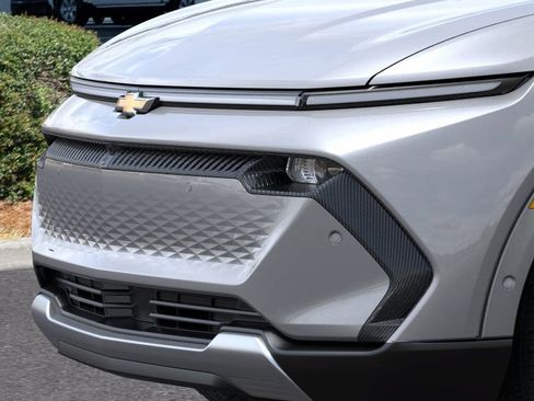 New 2025 Chevrolet Equinox EV LT image 13