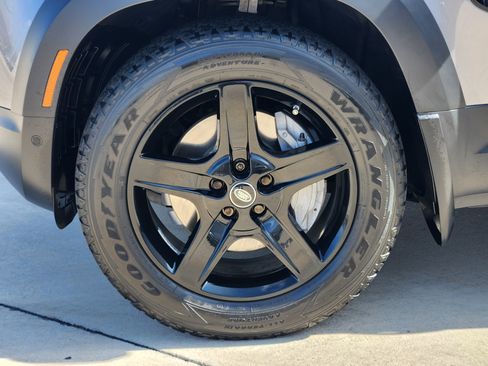 Used 2021 Land Rover Defender 110 SE image 9