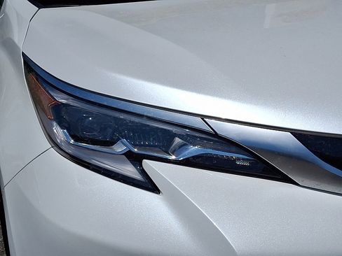 Used 2022 Toyota Sienna Platinum AWD/4WD image 10