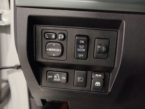 Used 2019 Toyota Tundra Platinum AWD/4WD image 37