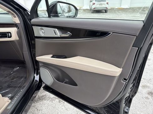 Certified 2022 Lincoln Nautilus Reserve w/ Equipment Group 202A image 14