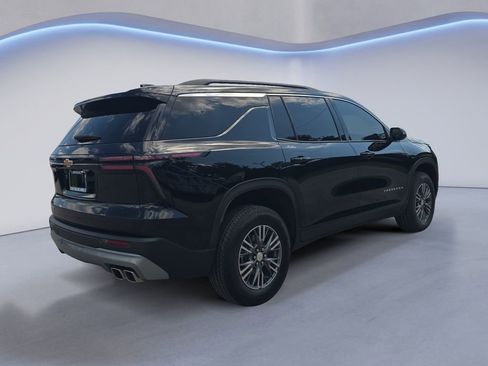 Used 2025 Chevrolet Traverse LT FWD image 6