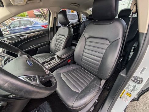 Used 2018 Ford Fusion SE w/ Fusion SE Technology Package FWD image 16