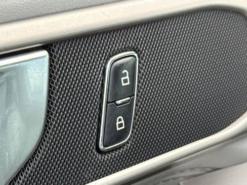 Used 2021 Ford Explorer XLT w/ Equipment Group 202A RWD image 21