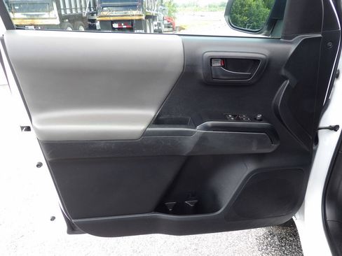 Used 2020 Toyota Tacoma SR image 17