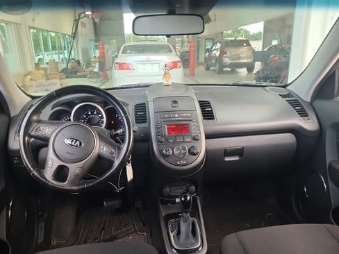 Used 2013 Kia Soul + FWD image 8