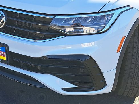 Certified 2022 Volkswagen Tiguan SE R-Line image 34