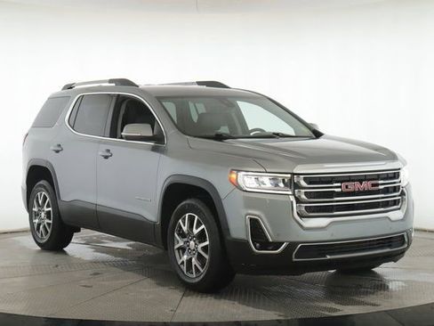 Used 2023 GMC Acadia SLT image 2