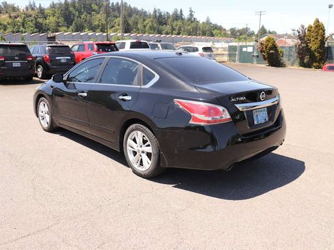 Used 2015 Nissan Altima 2.5 SV w/ Convenience Package FWD image 7