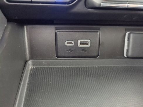 Used 2024 GMC Yukon XL SLT image 27