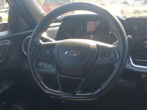 Used 2025 Chevrolet Trax RS w/ Driver Confidence Package FWD image 27