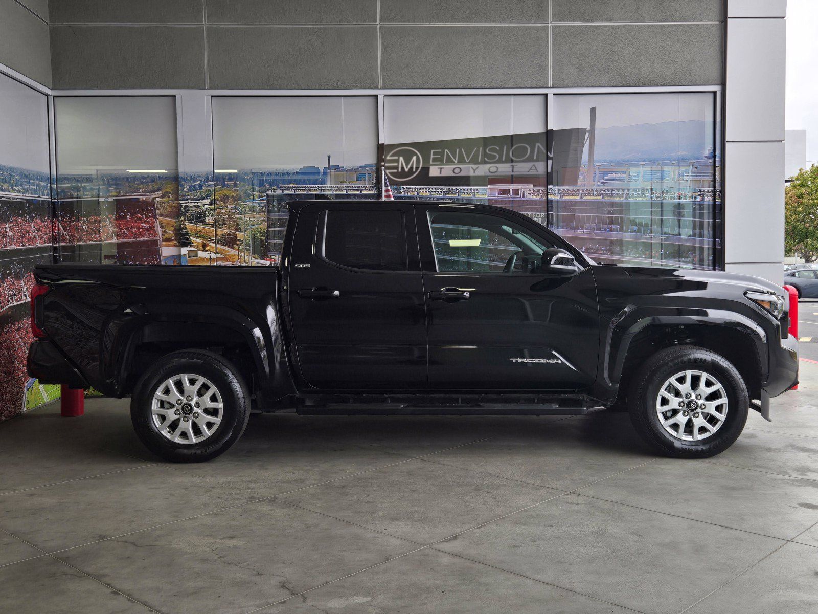 Certified 2025 Toyota Tacoma SR5 AWD/4WD image 4