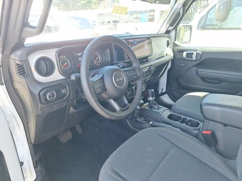 Used 2025 Jeep Gladiator Sport AWD/4WD image 10
