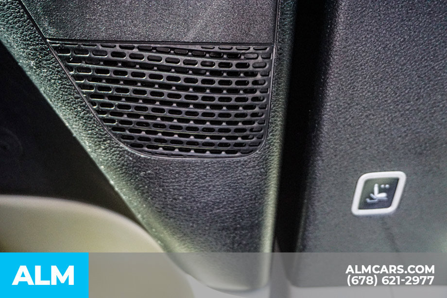 Used 2023 Chrysler Pacifica Touring-L FWD image 36