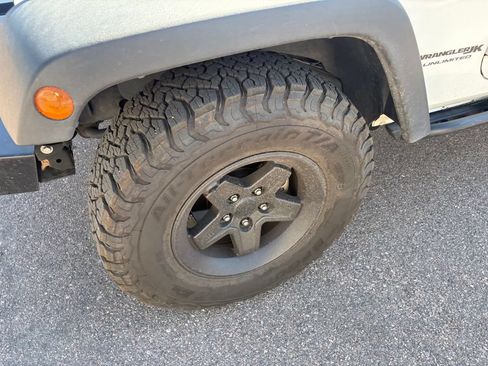 Used 2018 Jeep Wrangler Unlimited Rubicon w/ Connectivity Group AWD/4WD image 10