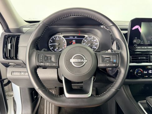 Used 2025 Nissan Pathfinder SV AWD/4WD image 11