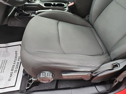 Used 2019 Jeep Wrangler Unlimited Sahara AWD/4WD image 34