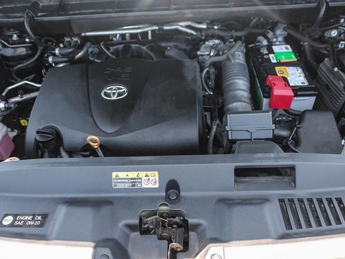 Used 2021 Toyota Highlander XLE FWD image 27
