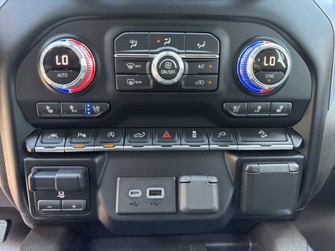 Used 2019 GMC Sierra 1500 SLT w/ SLT Premium Plus Package AWD/4WD image 9