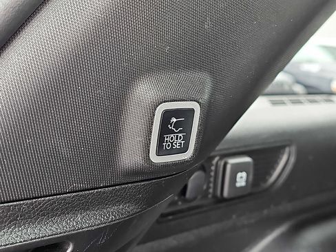 Used 2025 Jeep Grand Cherokee Altitude image 30