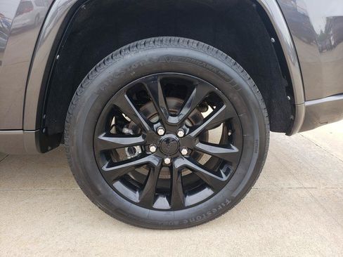 Used 2021 Jeep Grand Cherokee Laredo X AWD/4WD image 24