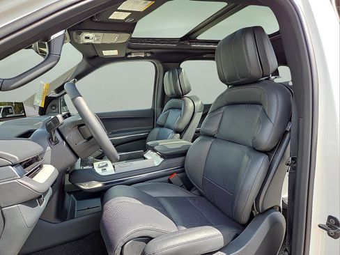 New 2025 Lincoln Navigator Reserve w/ Jet Appearance Package image 11