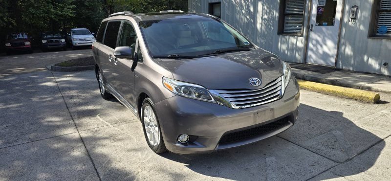 Used 2017 Toyota Sienna Limited Premium AWD/4WD image 7