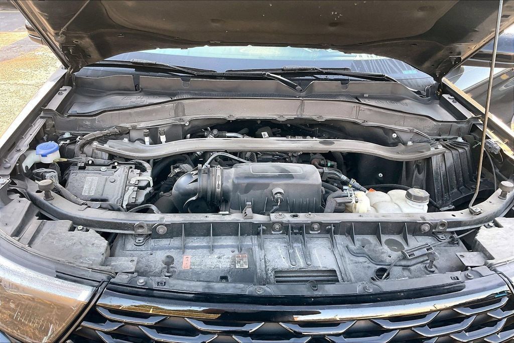 Used 2024 Ford Explorer ST-Line w/ Class IV Trailer Tow Package AWD/4WD image 9