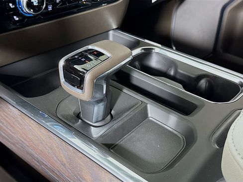 Used 2026 GMC Sierra 1500 SLT image 11