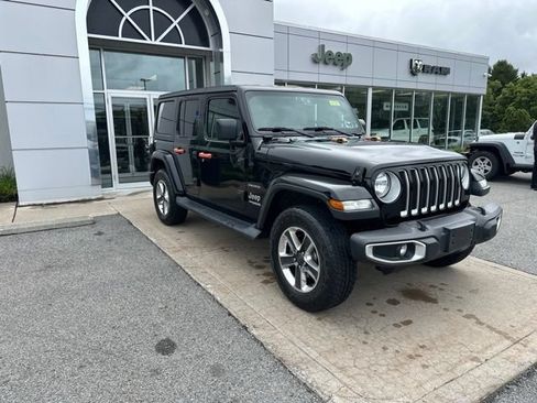 Certified 2019 Jeep Wrangler Unlimited Sahara w/ Cold Weather Group AWD/4WD image 10