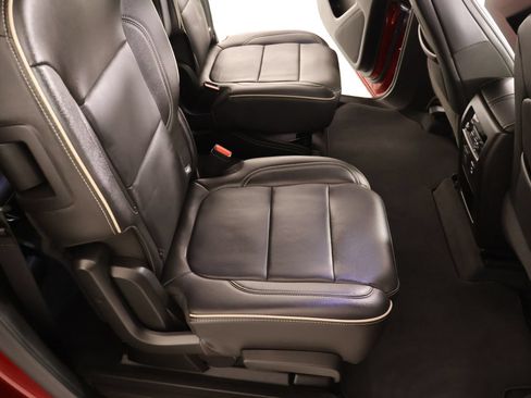 Used 2023 Chevrolet Traverse Premier FWD image 15