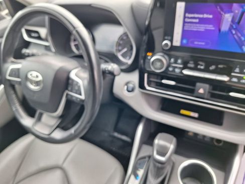 Used 2023 Toyota Highlander XLE image 34