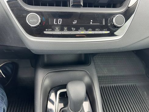 Used 2025 Toyota Corolla LE FWD image 33