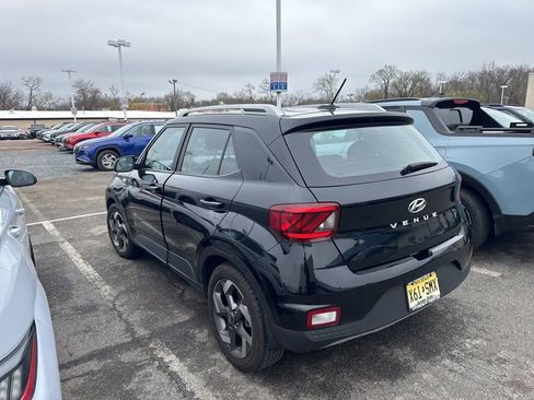 Used 2023 Hyundai Venue SEL w/ Cargo Package image 4