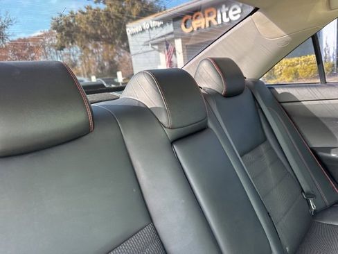 Used 2017 Toyota Camry SE image 15